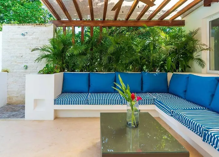 Luxury Private 3bed Villa, Garden, Pool,security Villa