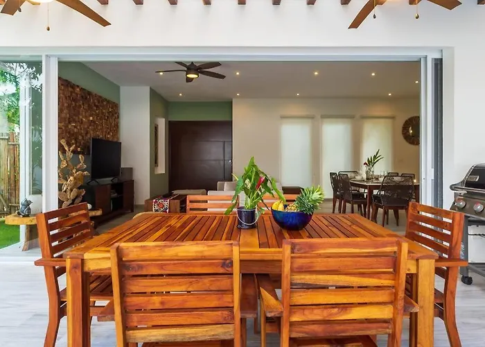 Luxury Private 3bed Villa, Garden, Pool,security