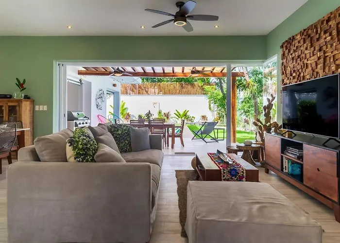 Luxury Private 3bed Villa, Garden, Pool,security
